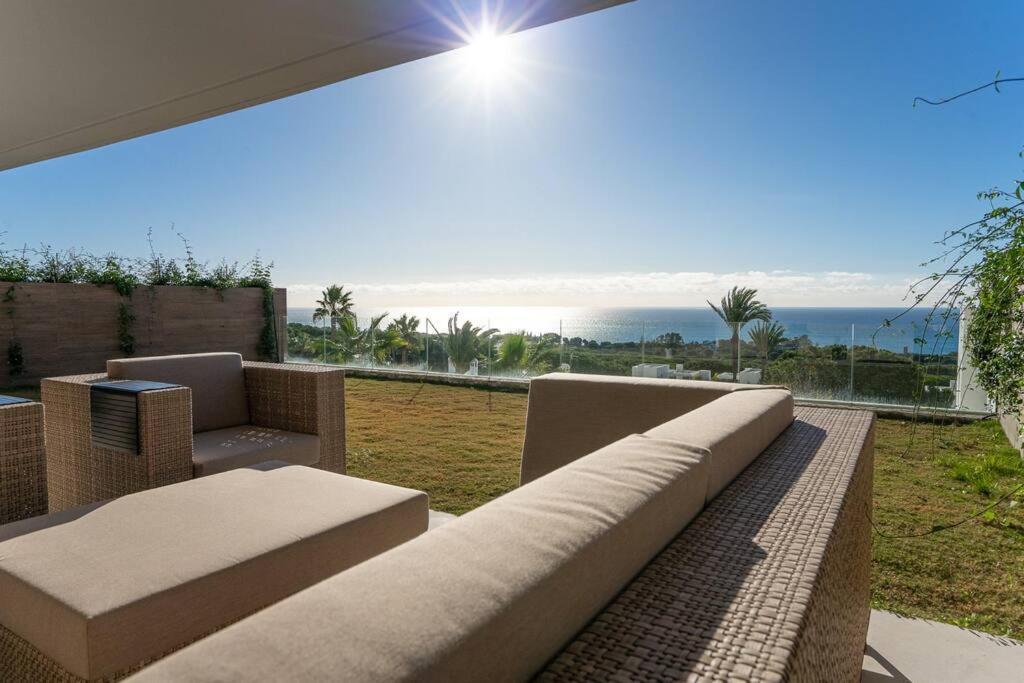 With Spectacular View In Cabopino Apartamento Marbella