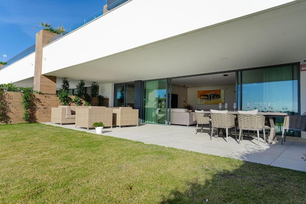 With Spectacular View In Cabopino Apartamento Marbella